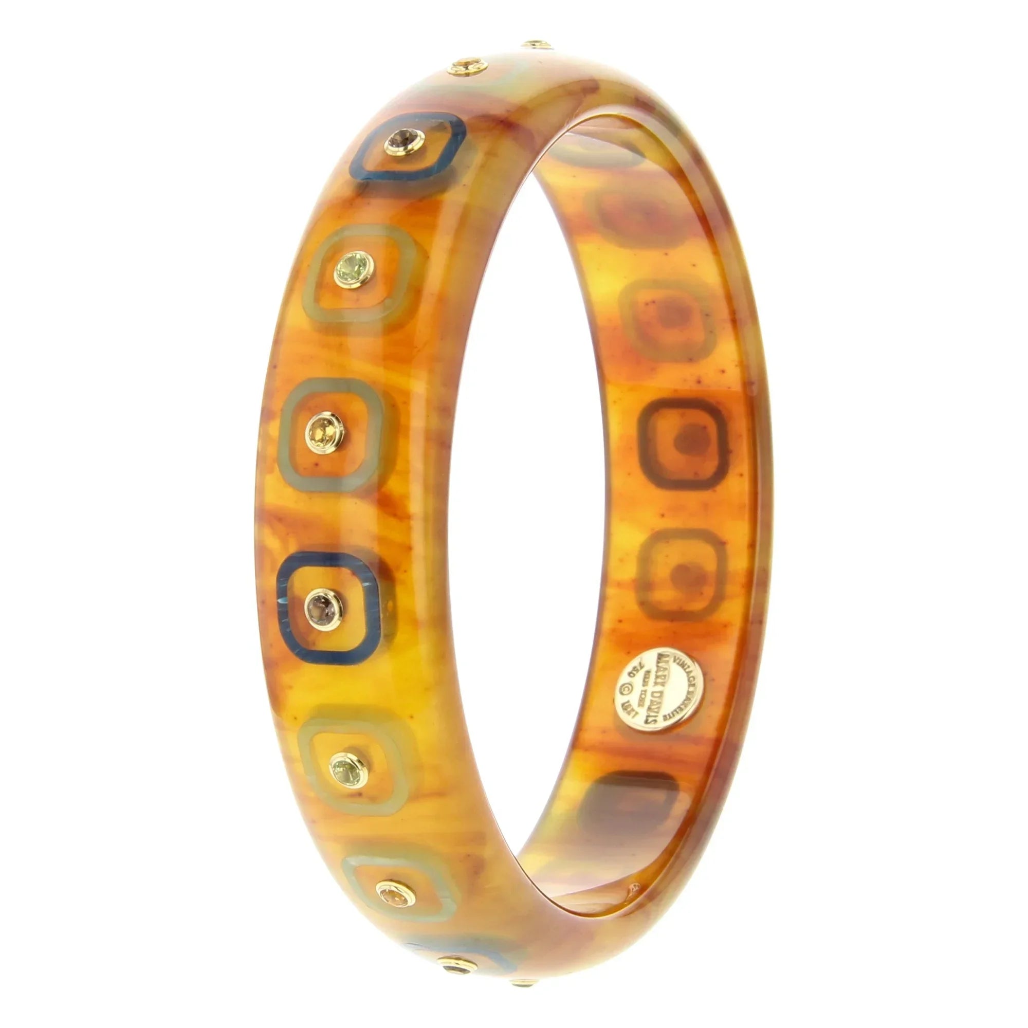 Daphne Bangle | Radiant bangle with inlay and stones.